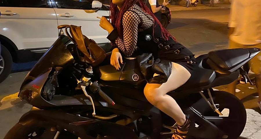 lara_ragazze_in_moto