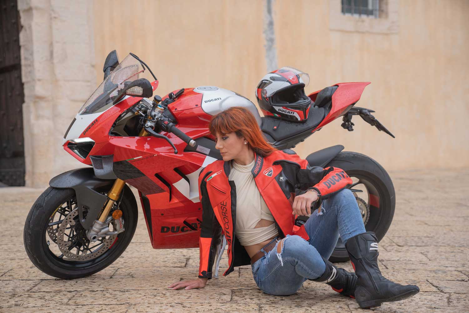 ilenia_ragazze-in-moto