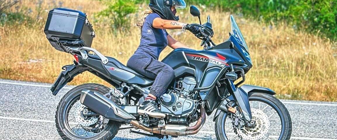 linda_ragazze_in-moto