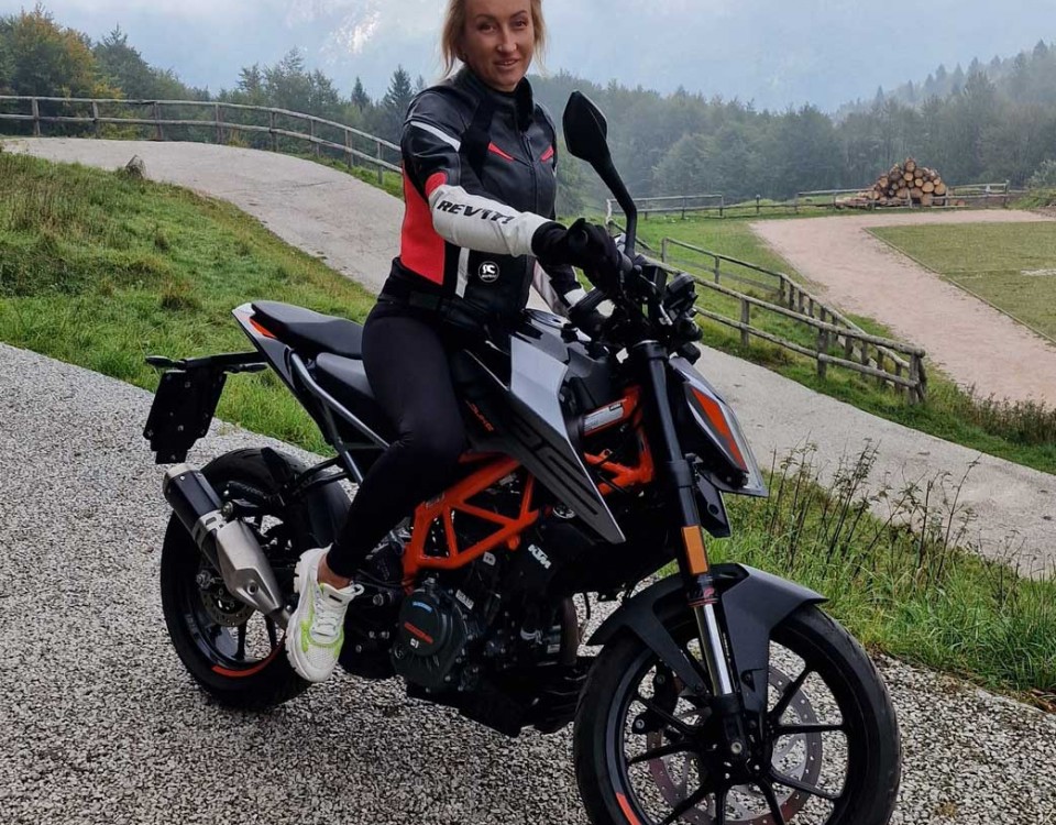 elena_ragazze_in_moto