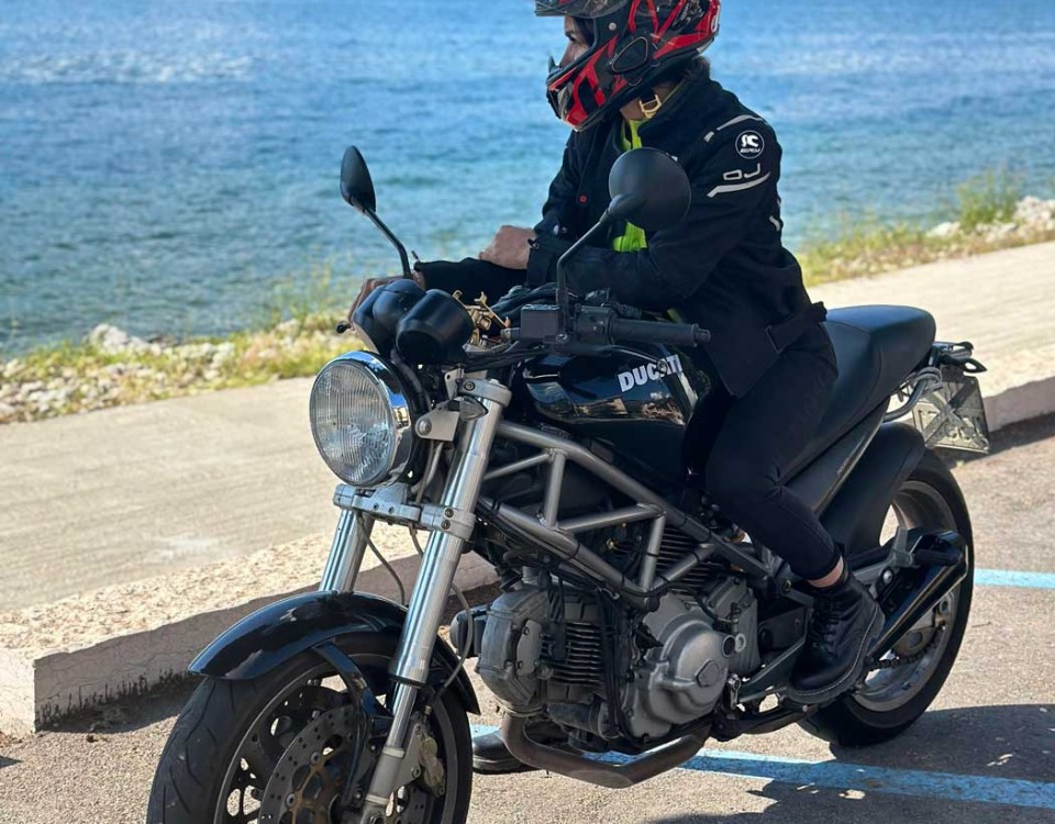 greta_ragazze_in_moto